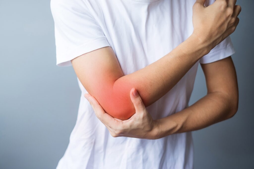 woman having elbow ache due to lateral epicondylit 2025 03 08 04 35 00 utc